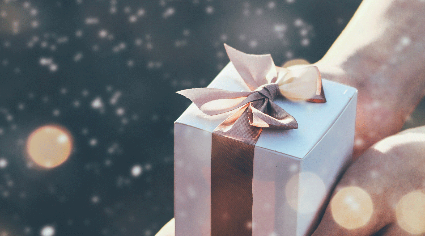 Corporate Gifting During The Holiday Season - 5 Strategies For Standing Out